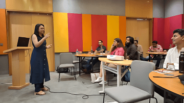 Preeti Zende addressing participants at the VAXEL 2025 Aspiring RIA Conference